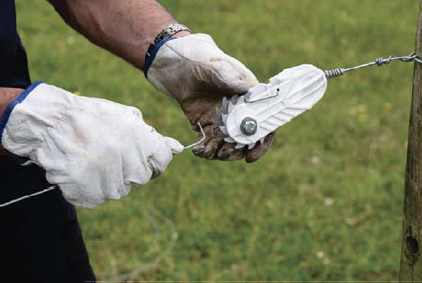 Case of 20, Insulated End Strainers - Gallagher Electric Fence