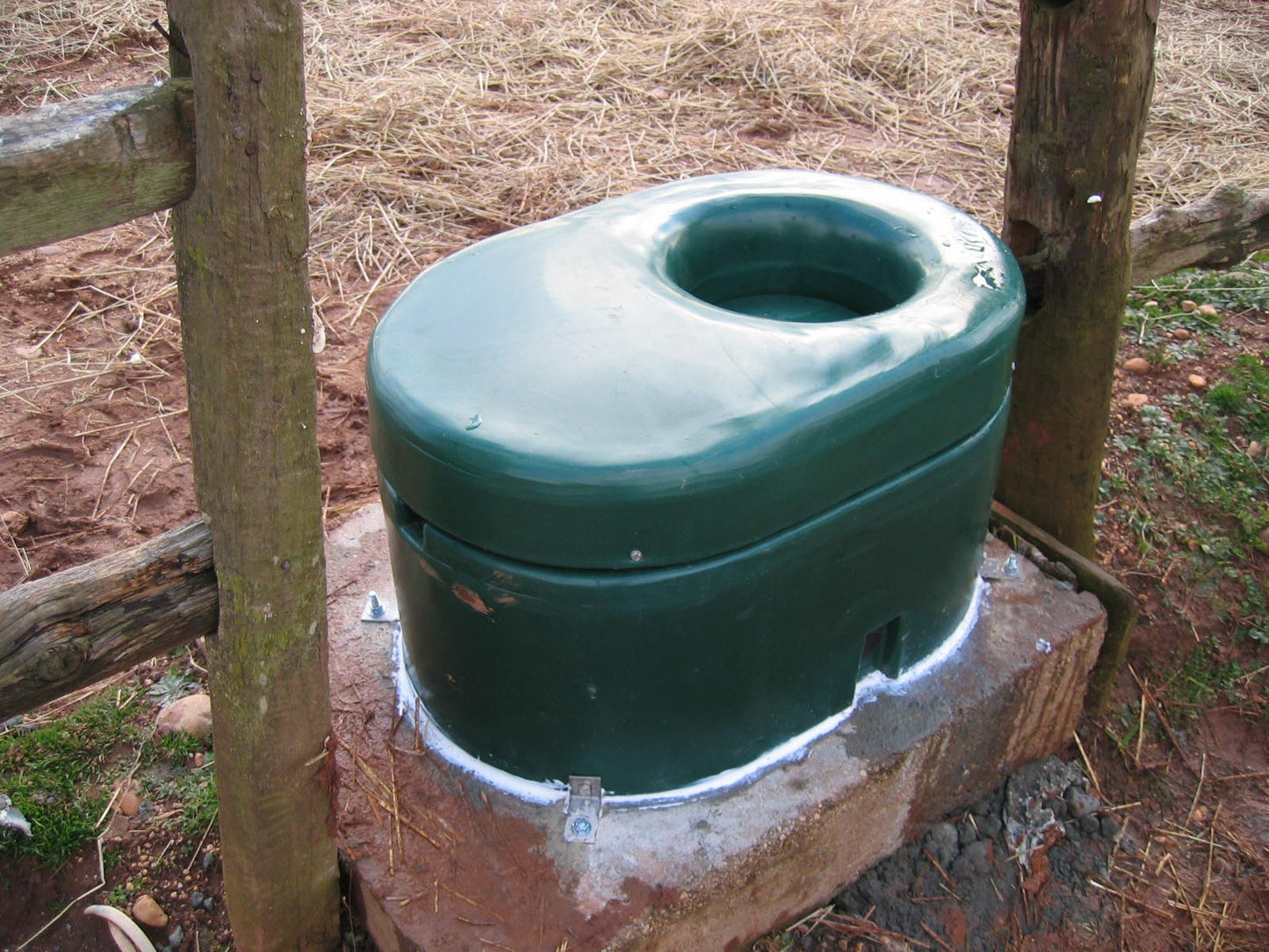 1 Hole Lapp Energy Free Waterer + Ships Free! Best Seller! - Gallagher Electric Fence