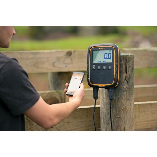 Gallagher W-0 Cattle Scale Indicator, with farmer weighiing livestock